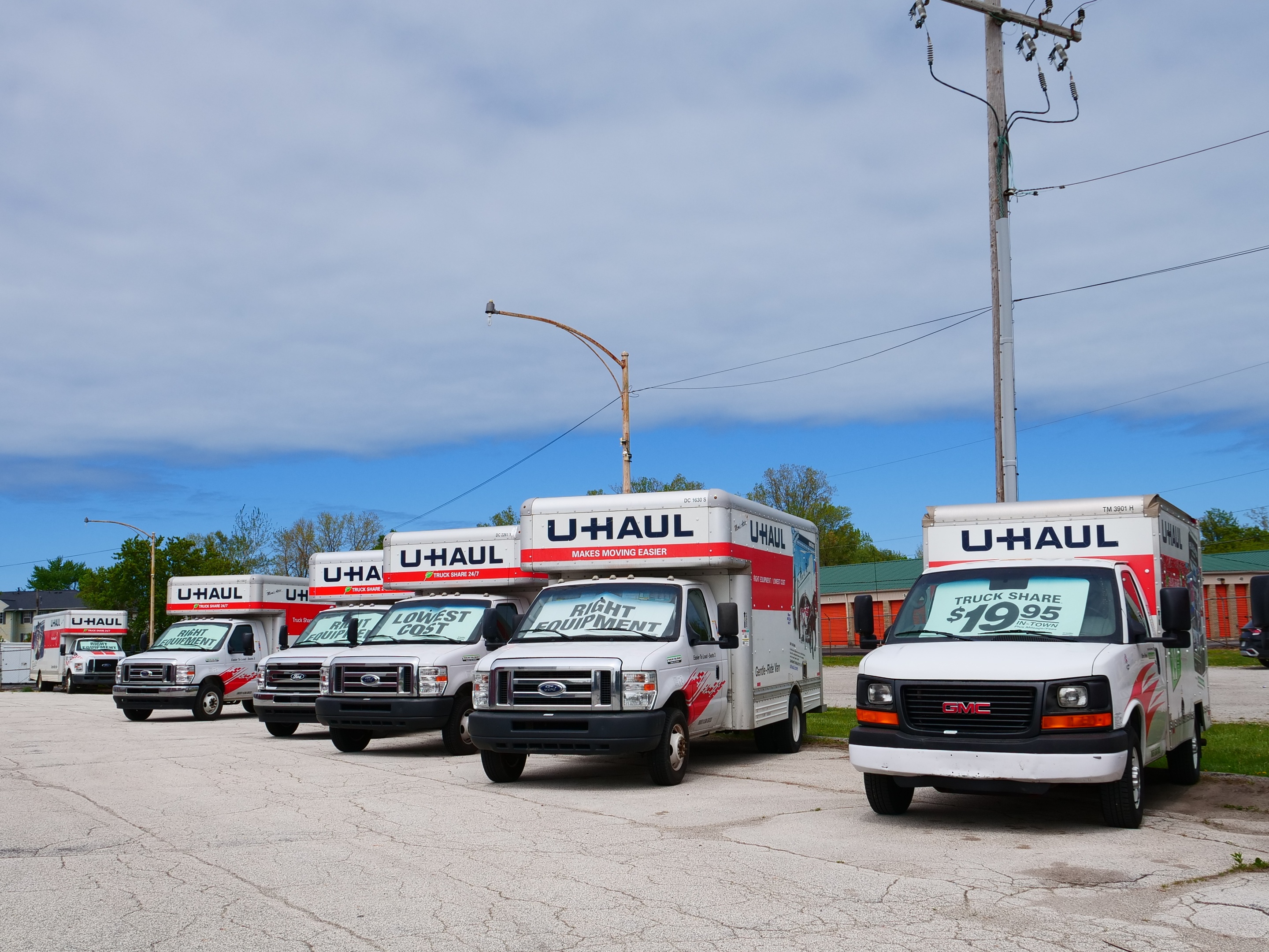 moving truck rental u-haul 48079